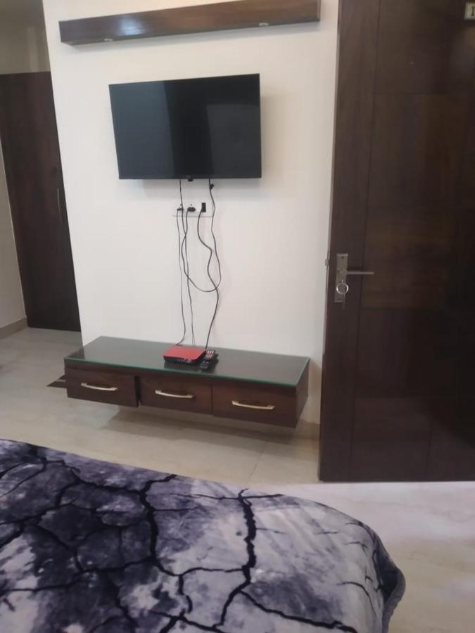Hotel Uday Raj By Wb Inn Agra  Bagian luar foto