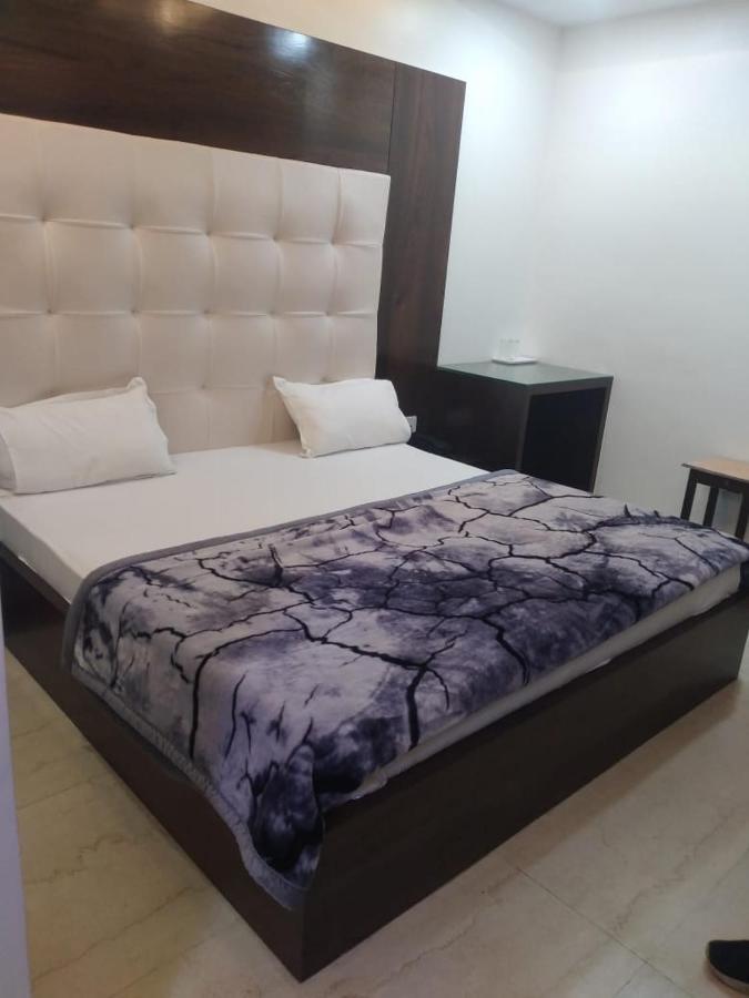Hotel Uday Raj By Wb Inn Agra  Bagian luar foto