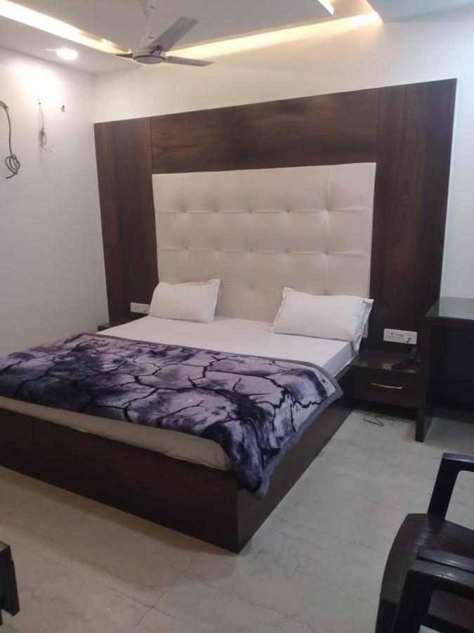 Hotel Uday Raj By Wb Inn Agra  Bagian luar foto